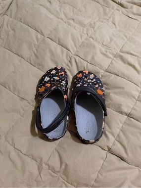 Crocs adult ' Disney Black Halloween Print Clogs